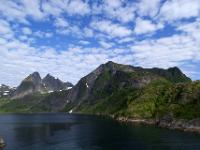 Djupfjorden mit Munkan und Reinebringen nahe Reine - Lofoten